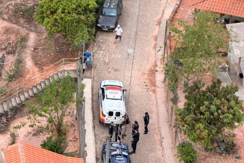 Operação conjunta recupera carro roubado em João Monlevade; suspeitos fugiram para a BR-381