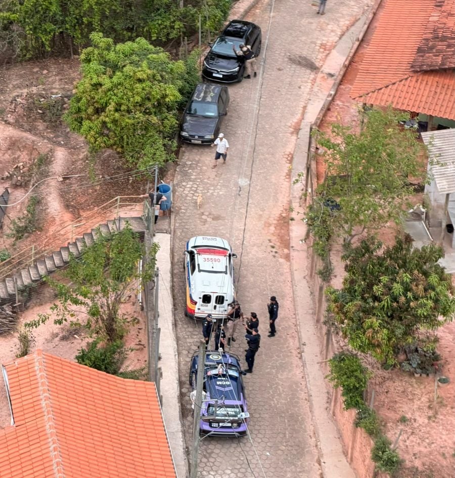 Operação conjunta recupera carro roubado em João Monlevade; suspeitos fugiram para a BR-381