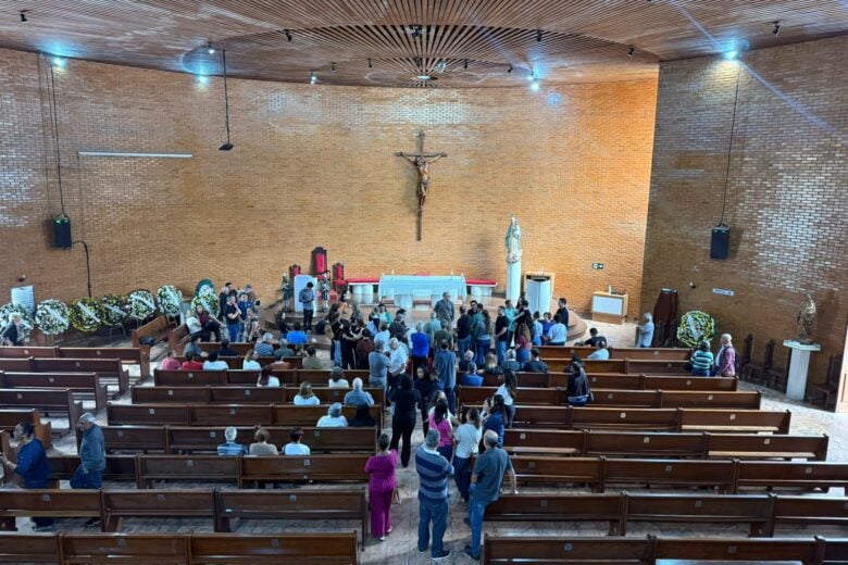 Despedida de Padre Ivanir é marcada por homenagens e lembranças da família