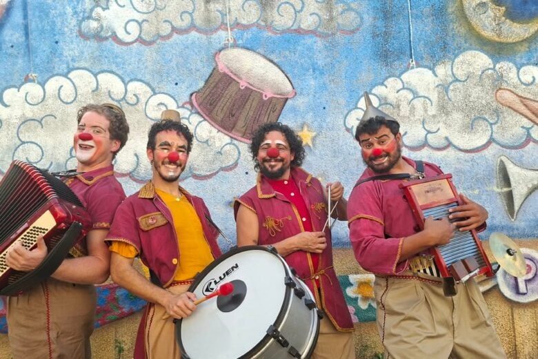 Comédia e três cortejos abrem programação da Mostra de Teatro de Rua nesta quinta-feira em Itabira