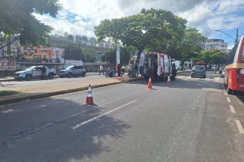 Idosa é atropelada na faixa de pedestres na avenida Mauro Ribeiro, em Itabira