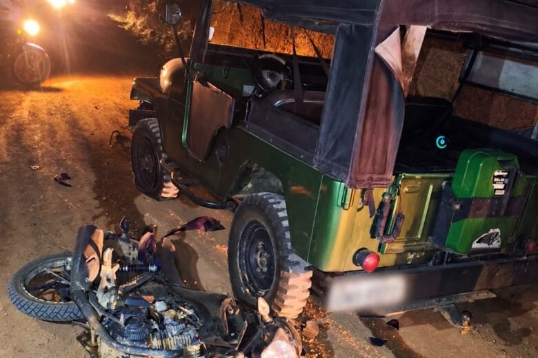 Jovem de 24 anos morre após colisão entre moto e jipe em estrada de Bom Jesus do Amparo