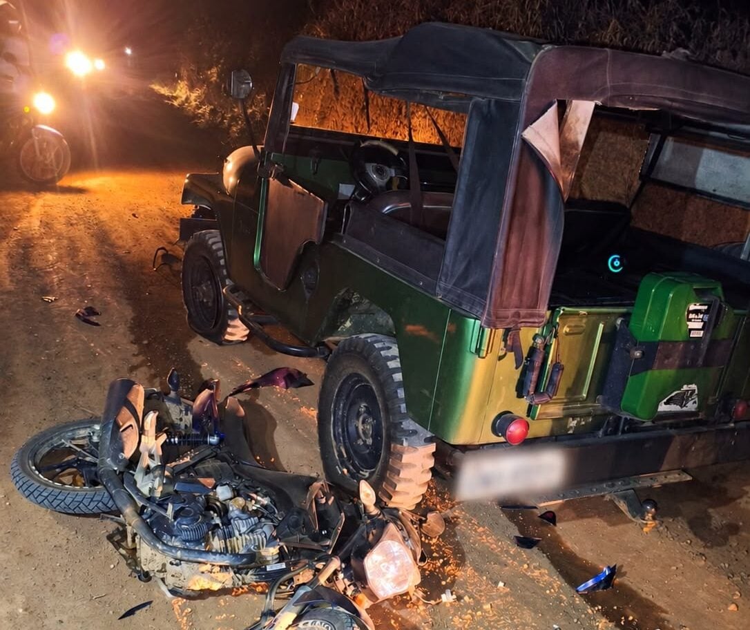 Jovem de 24 anos morre após colisão entre moto e jipe em estrada de Bom Jesus do Amparo
