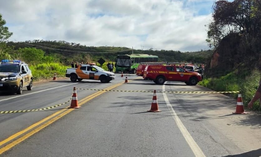 Homem morre e duas pessoas ficam feridas em acidente na BR-381, em Santa Luzia; tráfego liberado no local