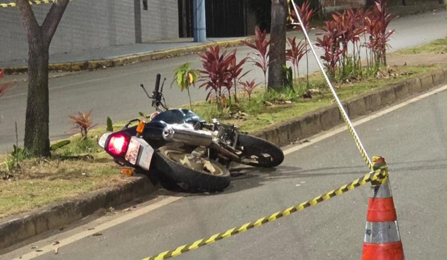 Motociclista morre após acidente na Avenida das Rosas, em Itabira