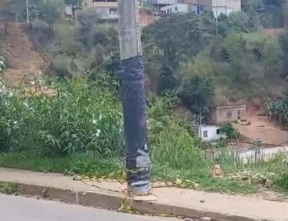 Itabira: Bombeiros eliminam abelhas em poste no bairro Pedreira