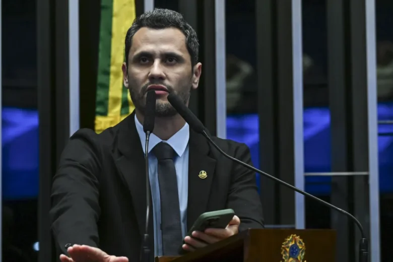 Pesquisa RealTime para o governo de Minas: Cleitinho lidera com folga  a disputa  no primeiro turno