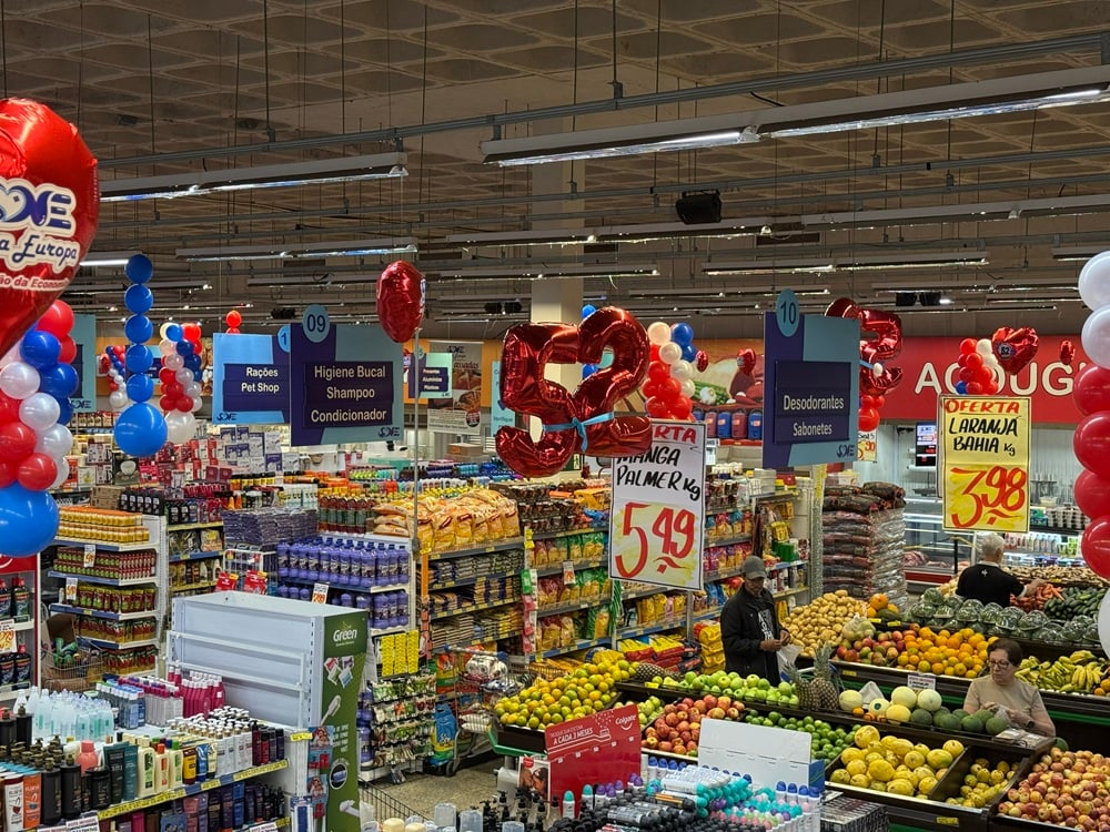 Supermercado Nova Europa comemora 52 anos com campanha que sorteia carro 0km e vales-compra; saiba como participar