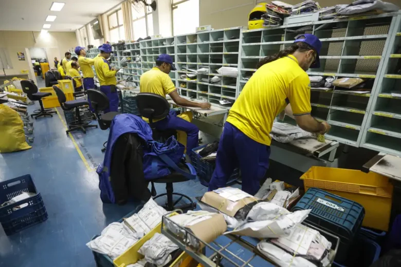 Trabalhadores dos Correios entram em greve, e TST determina efetivo mínimo de 80%