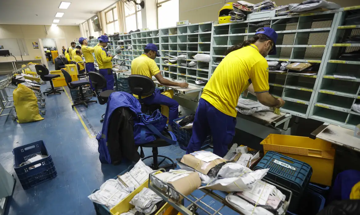 Trabalhadores dos Correios entram em greve, e TST determina efetivo mínimo de 80%