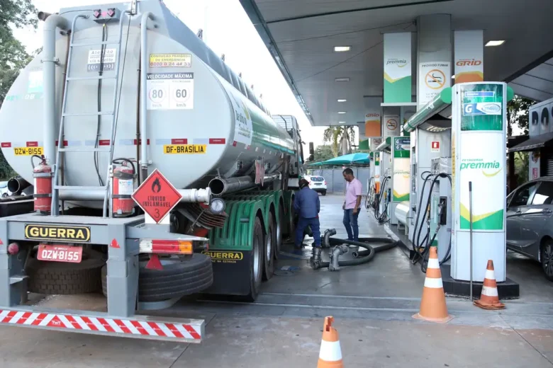 Diesel S-10 registra maior alta entre combustíveis nos últimos 12 meses