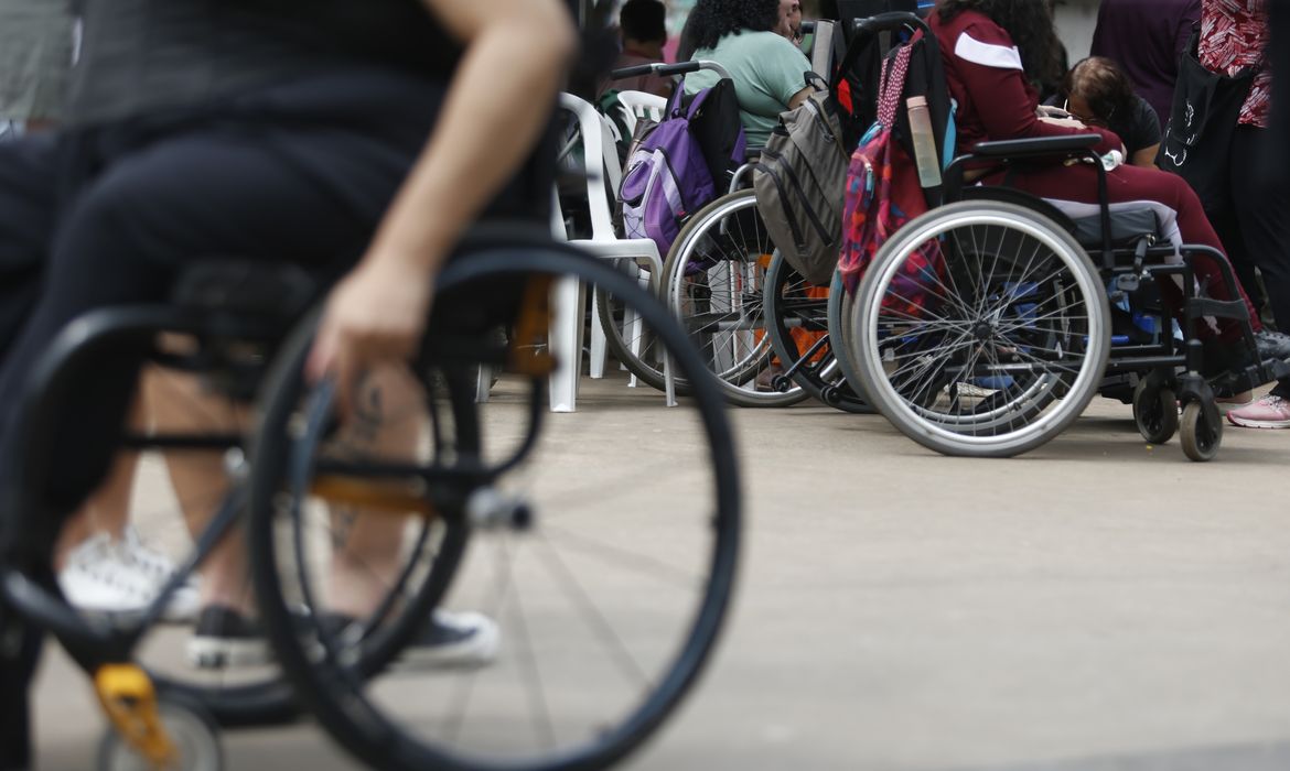 Em primeira votação na Câmara, projeto amplia validade do Passe Livre para pessoas com deficiência permanente