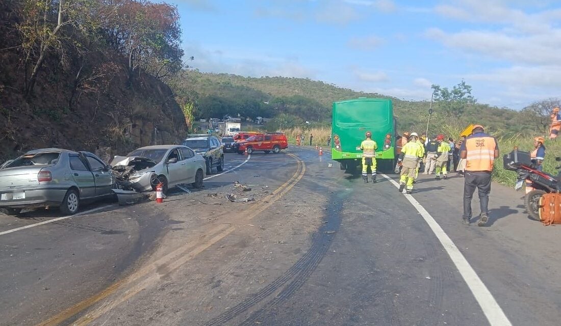Homem morre e duas pessoas ficam feridas em acidente na BR-381, em Santa Luzia; tráfego liberado no local