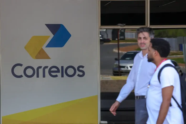 Funcionários dos Correios encerram greve após 15 dias e retomam trabalho