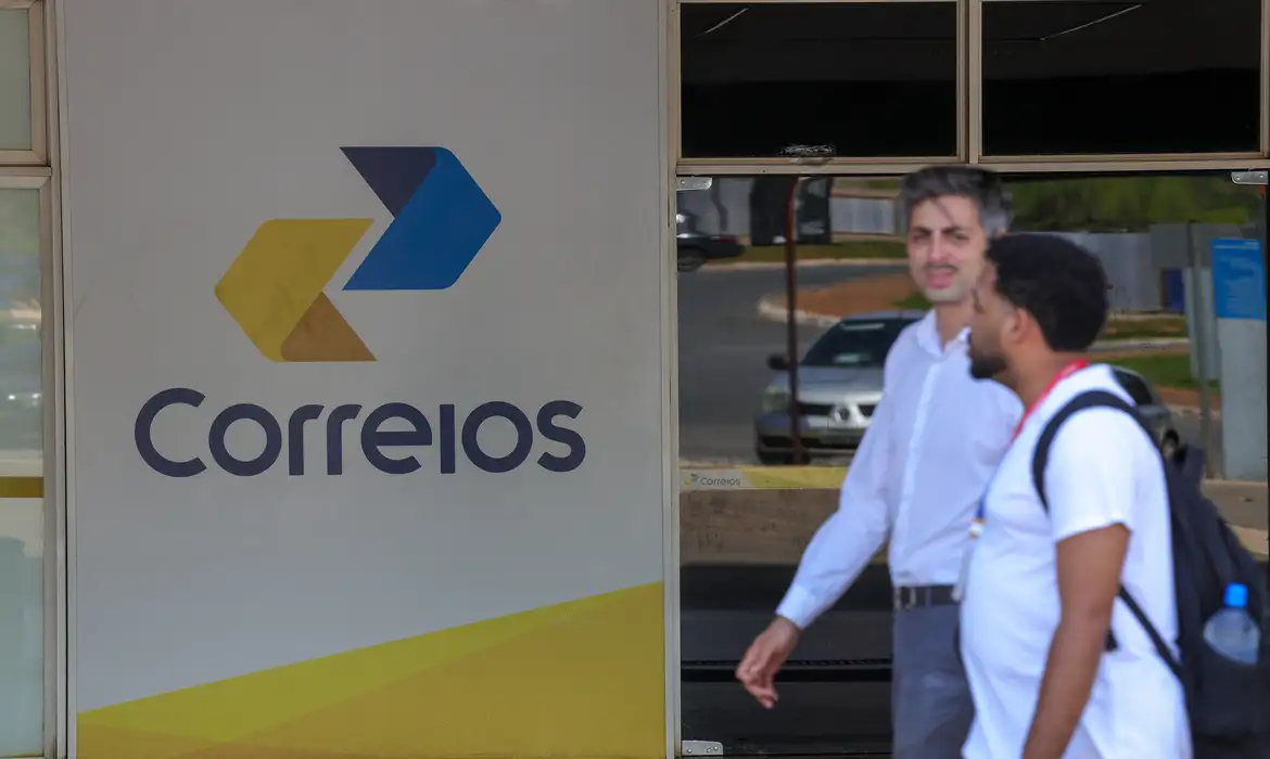 Funcionários dos Correios encerram greve após 15 dias e retomam trabalho