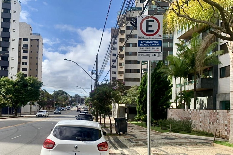 CCJ aprova gratuidade de 15 minutos em estacionamento rotativo pago nas vias públicas