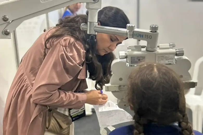 Atendimento oftalmológico de crianças com TEA exige adaptação e preparo, destaca especialista