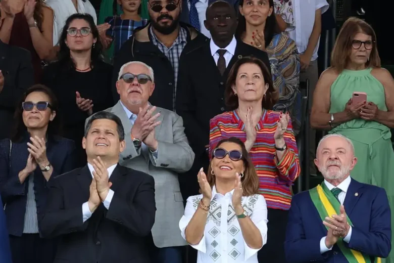 Desfile de 7 de Setembro reúne Lula, presidentes do Congresso e chefe do STF em Brasília