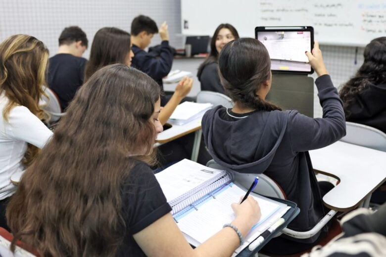 Alunos do terceiro ano do ensino médio da rede pública têm até 18 de outubro para concluir pendências do Enem
