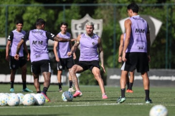 Atlético recebe o Santos na Arena MRV antes de duelo decisivo pela Sul-Americana; Rádio Caraça FM transmite o jogo