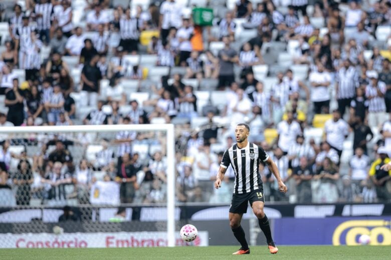 Atlético enfrenta o Coritiba neste sábado na Arena MRV pelo Brasileirão; Rádio Caraça FM transmite o jogo