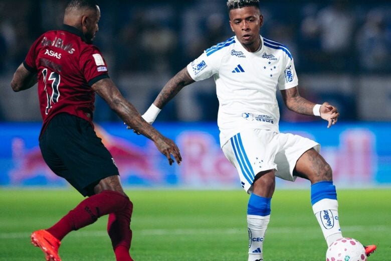 Red Bull Bragantino faz 3 gols em 30 minutos, segura reação do Cruzeiro e encerra jejum; assista aos melhores momentos