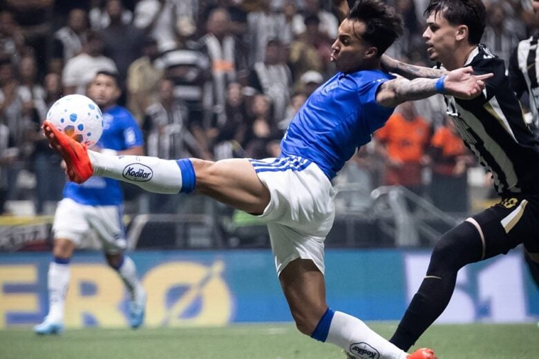 Kaio Jorge marca no início e garante vitória do Cruzeiro sobre o Atlético-MG na Arena MRV