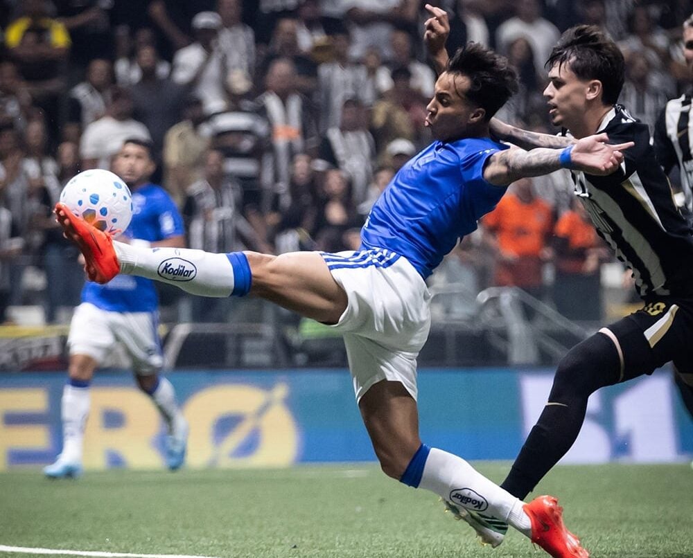 Kaio Jorge marca no início e garante vitória do Cruzeiro sobre o Atlético-MG na Arena MRV