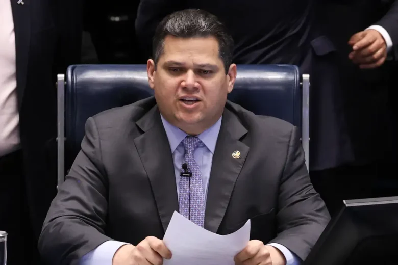 Senador cobra Zanin por CPI do Master e vê omissão abusiva de Acolumbre