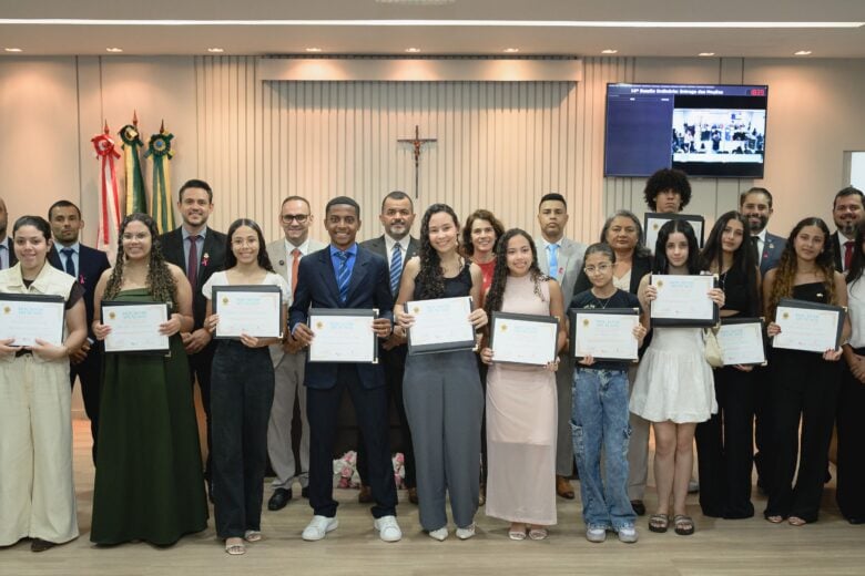 Câmara homenageia estudantes e atletas que se destacaram representando São Gonçalo do Rio Abaixo