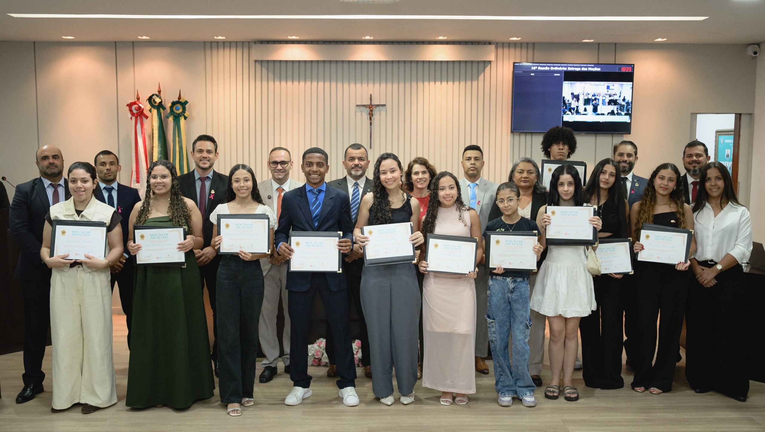 Câmara homenageia estudantes e atletas que se destacaram representando São Gonçalo do Rio Abaixo