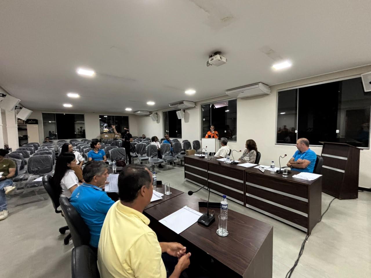 Rio Piracicaba: Câmara aprova lei que obriga empresas a limpar e organizar  postes