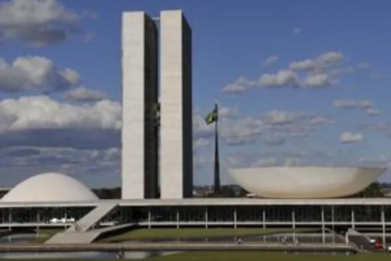 Câmara dos Deputados abre concurso com salários acima de R$ 32 mil