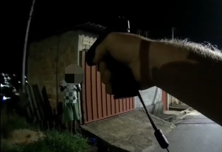 Homem é conduzido à delegacia após ameaçar companheira com faca em Itabira