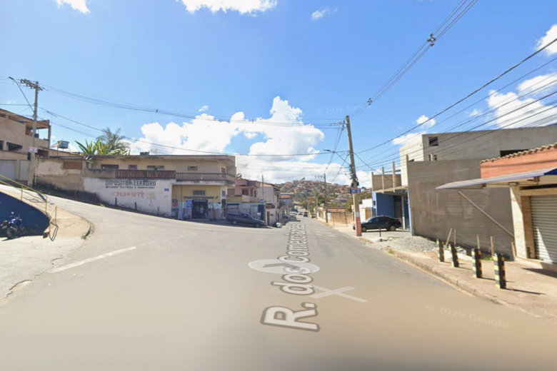 Interdição na rua dos Comerciantes altera itinerários de ônibus e trânsito no bairro Gabiroba