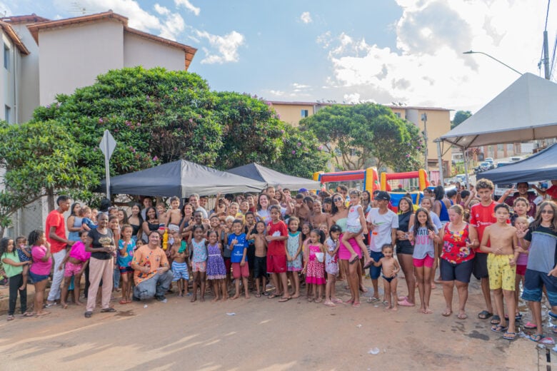 Festa das Crianças reúne famílias no bairro Santa Marta, em Itabira