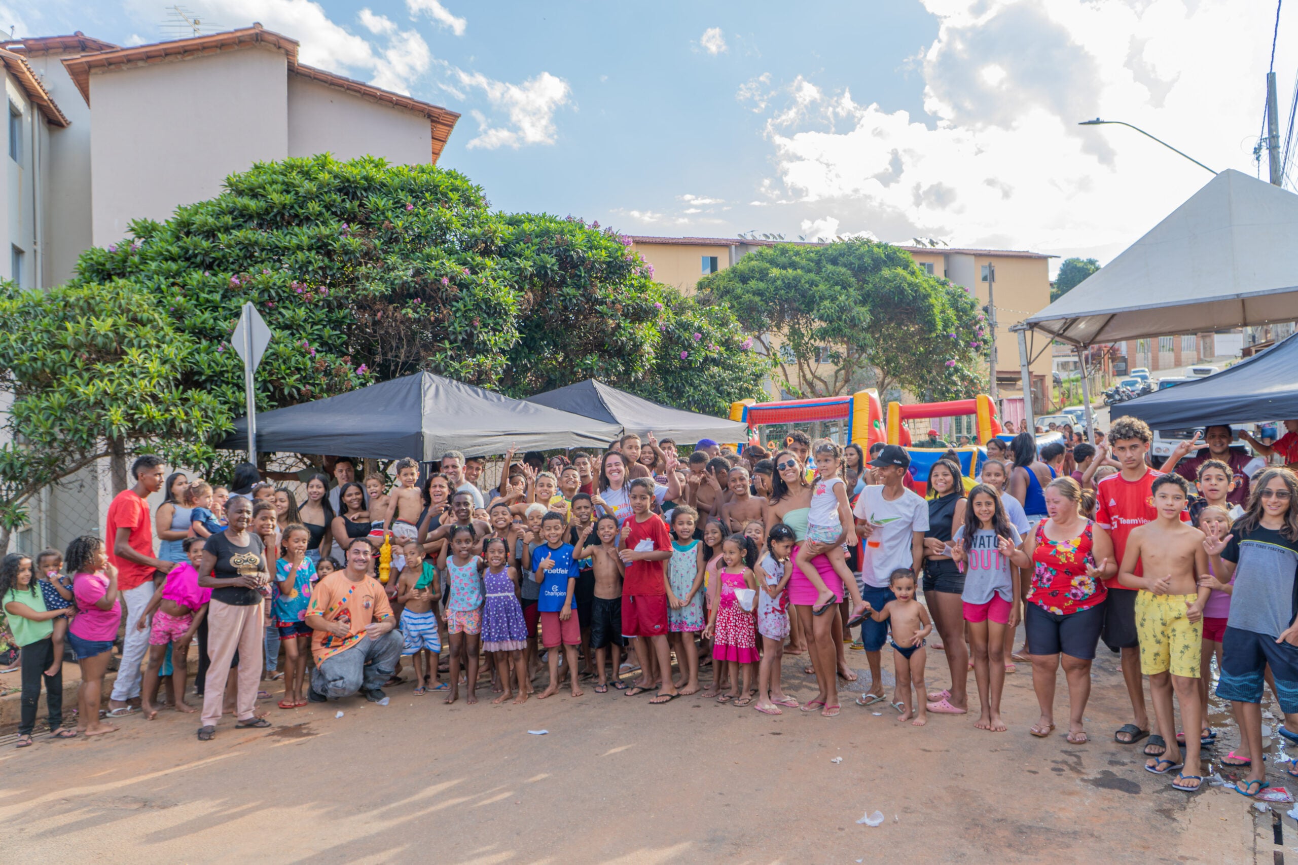 Festa das Crianças reúne famílias no bairro Santa Marta, em Itabira