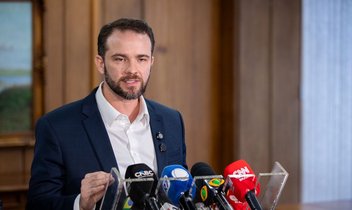 Durigan conversou com Lula e BC sobre intervenção   nos títulos públicos