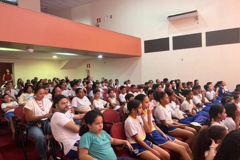 São Gonçalo do Rio Abaixo: Projeto Poetas da Escola promove encontro entre estudantes e representantes da cultura local