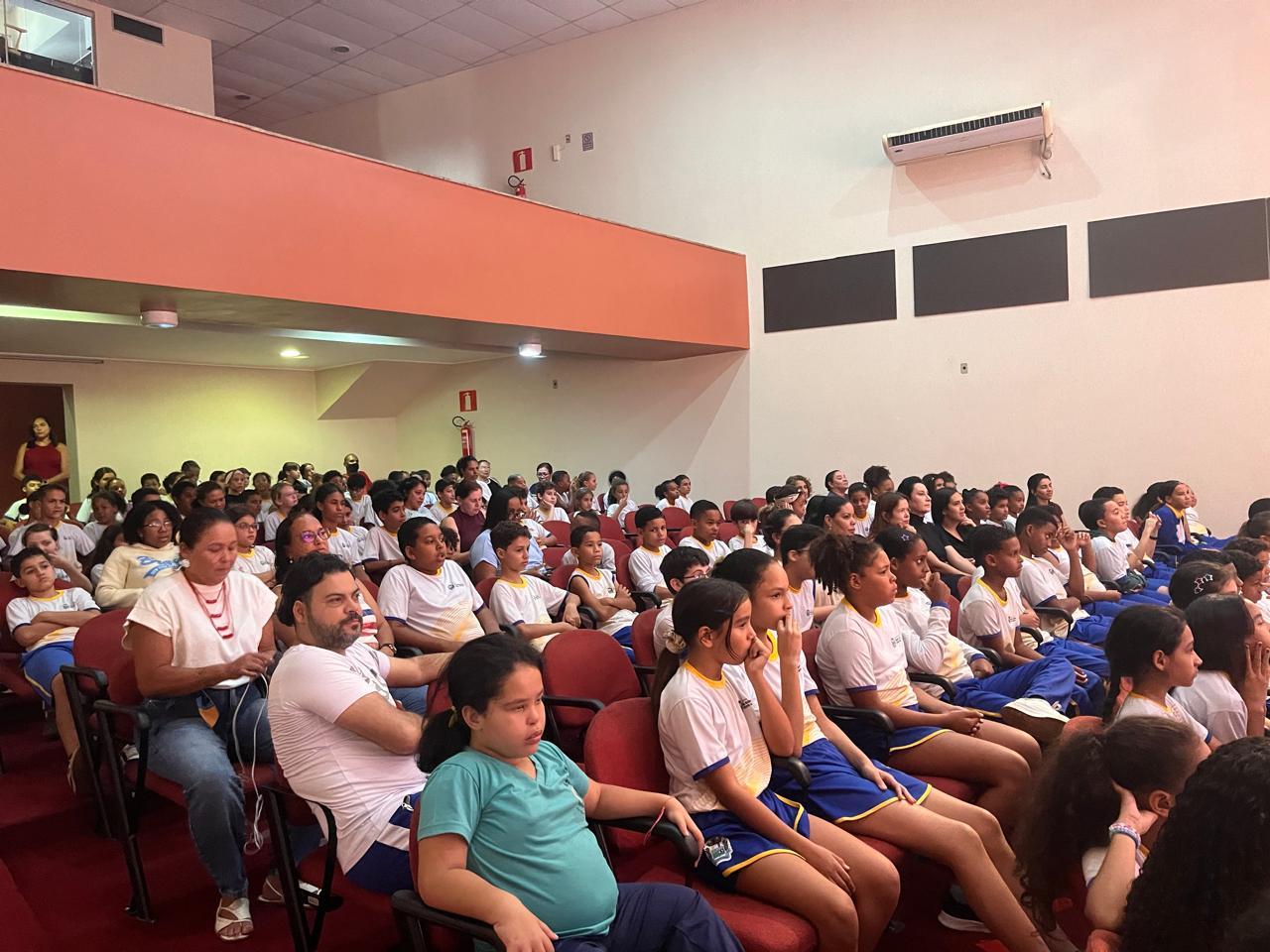 São Gonçalo do Rio Abaixo: Projeto Poetas da Escola promove encontro entre estudantes e representantes da cultura local