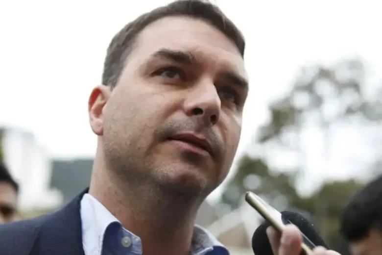 União Brasil e PP prometem “apoio incondicional” a Flávio Bolsonaro