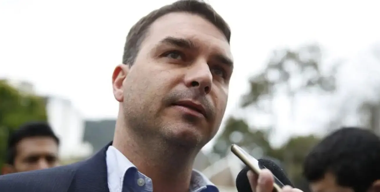 União Brasil e PP prometem “apoio incondicional” a Flávio Bolsonaro