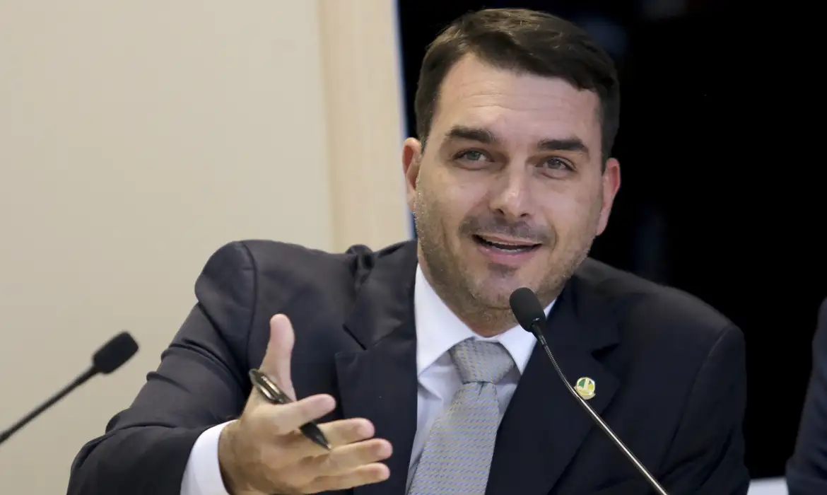 Aliados e familiares confirmam viagem de Flávio Bolsonaro para os Estados Unidos