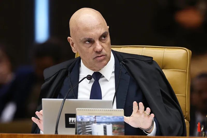 Em grupo de WhatsApp, Fábio Faria diz a Vorcaro que Alexandre de Moraes não poderia viajar a Trancoso