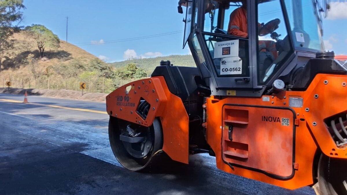BR-381 tem obras de recuperação do asfalto, acostamentos e drenagem em trecho de Minas Gerais