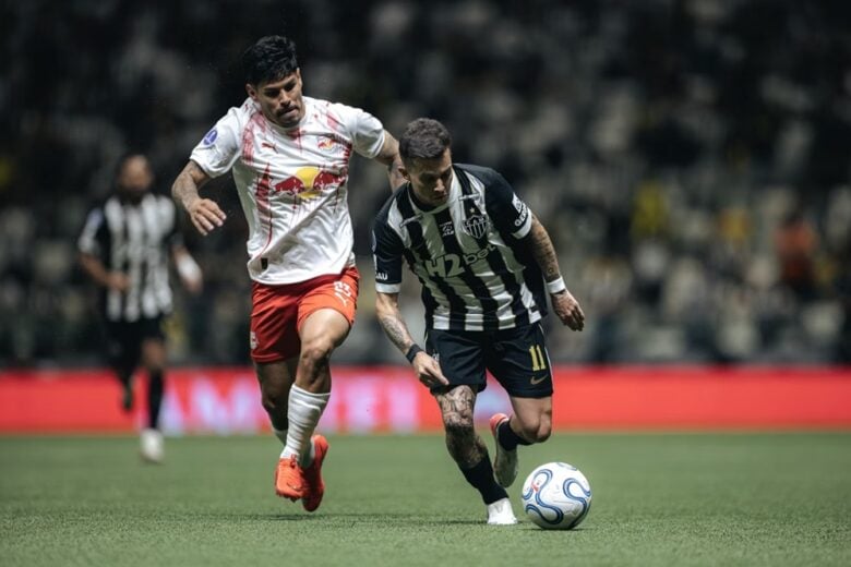 Pelo Brasileirão, Atlético recebe Bragantino na Arena MRV neste sábado; Rádio Caraça transmite a partida
