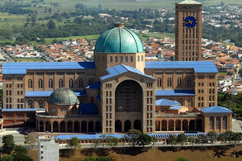 Santuário de Aparecida terá missas, consagração e procissão no feriado