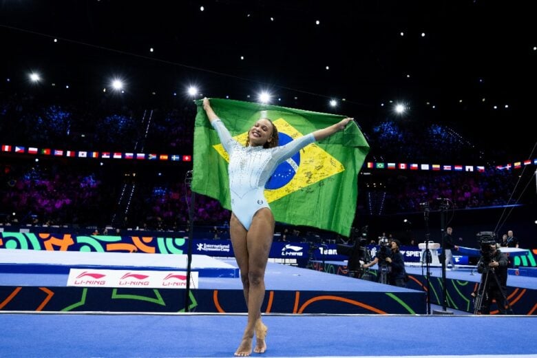 Rebeca Andrade conquista o tri no Mundial de Ginástica na Holanda
