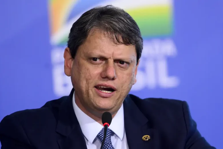 Fuga de Flávio precipita ascensão de Tarcísio, e direita aposta em nomes do Senado para liderar oposição