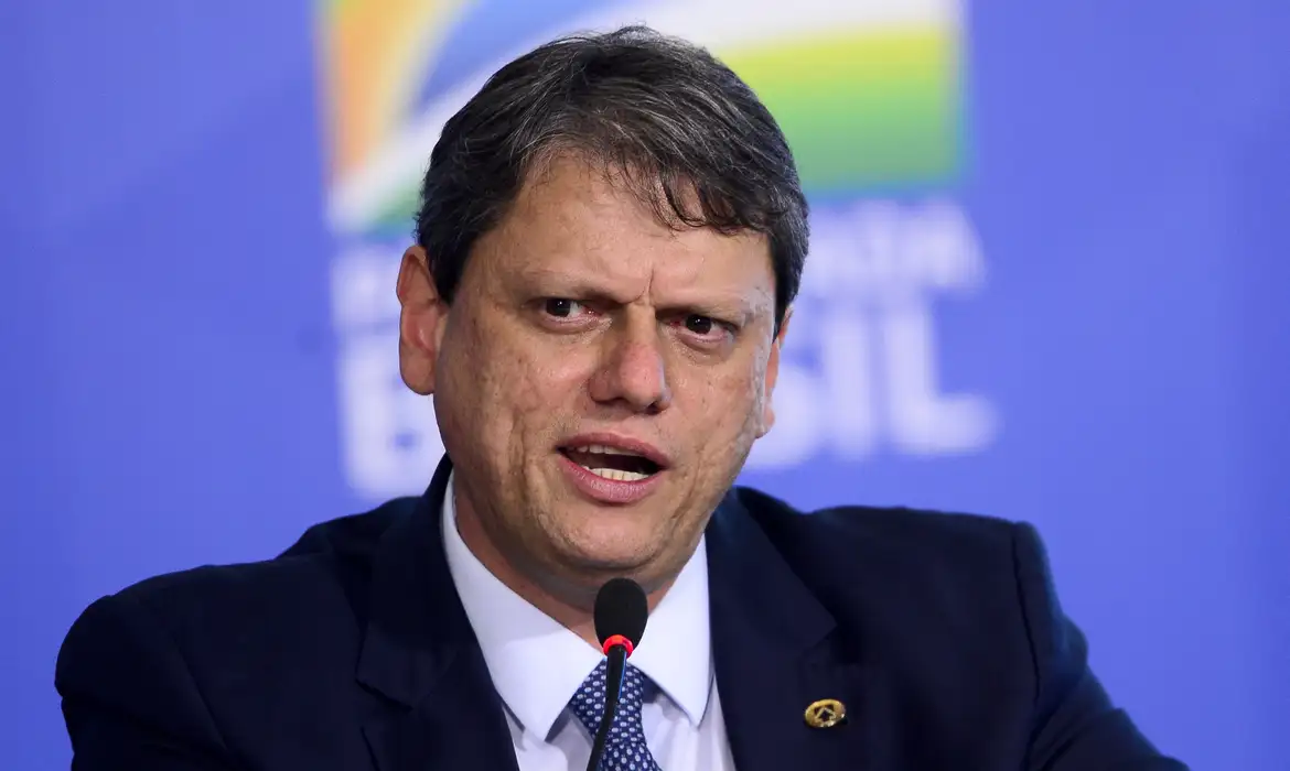 Fuga de Flávio precipita ascensão de Tarcísio, e direita aposta em nomes do Senado para liderar oposição